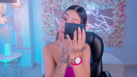 Tara Lawrence online show from 03.12.25