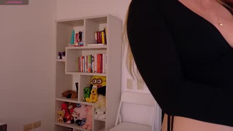 Tara White online show from 03.05.26