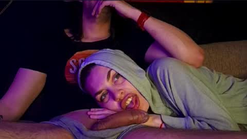 Snapshot of tarian_xxx chatting on 11.08.25 T J online show from 11.08.25