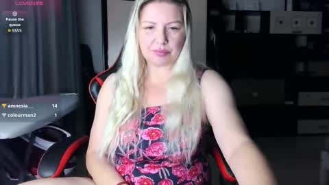 Snapshot of tasha__moon chatting on 10.15.25 Tasha  Moon online show from 10.15.25