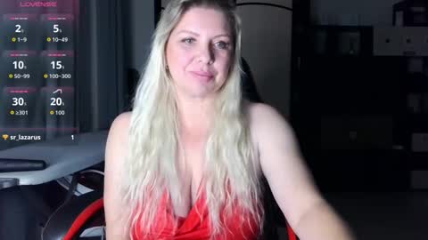 Snapshot of tasha__moon chatting on 10.18.25 Tasha  Moon online show from 10.18.25