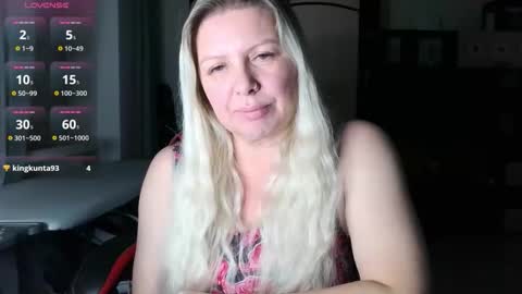 Snapshot of tasha__moon chatting on 10.22.25 Tasha  Moon online show from 10.22.25