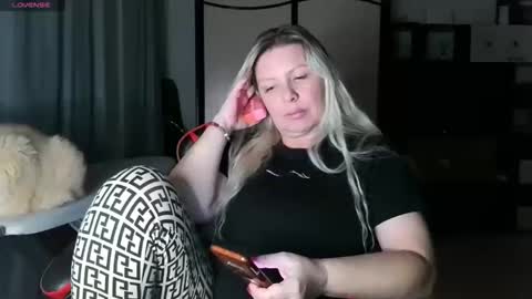 Snapshot of tasha__moon chatting on 10.24.25 Tasha  Moon online show from 10.24.25