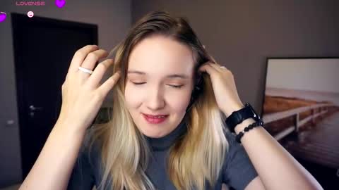 Snapshot of tashinapetitto chatting on 09.30.25 Your Ressie online show from 09.30.25