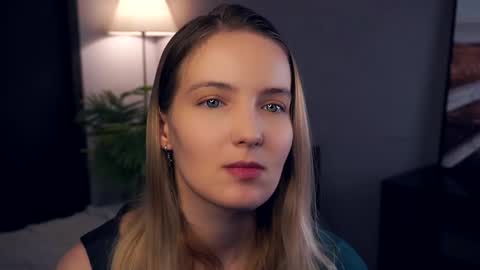 Snapshot of tashinapetitto chatting on 10.11.25 Your Ressie online show from 10.11.25