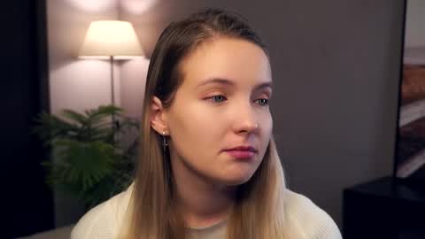 Snapshot of tashinapetitto chatting on 10.15.25 Your Ressie online show from 10.15.25