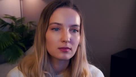 Snapshot of tashinapetitto chatting on 10.19.25 Your Ressie online show from 10.19.25