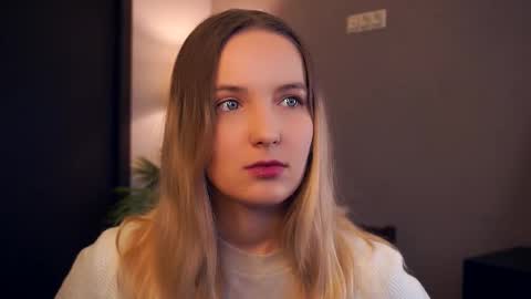 Snapshot of tashinapetitto chatting on 10.21.25 Your Ressie online show from 10.21.25