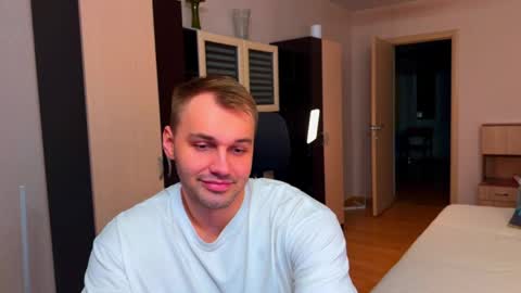 My shows 2100500 UTC3 online show from 04.10.26