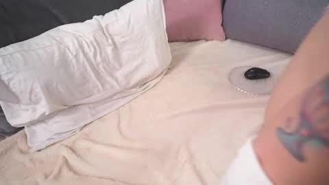 RHEA  pronanciation like Reya   online show from 12.17.25