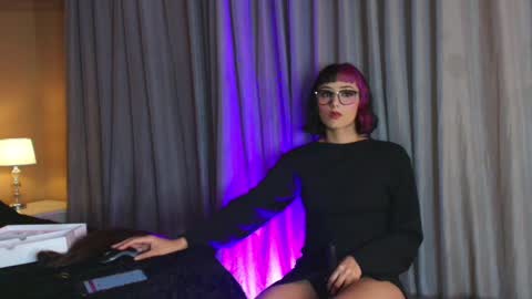 Snapshot of tati_cardenas chatting on 03.04.25 AME online show from 03.04.25
