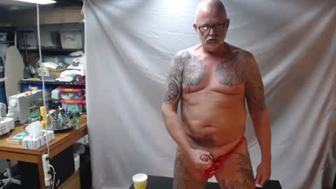 Snapshot of tatsdude chatting on 09.11.25 inkbator online show from 09.11.25