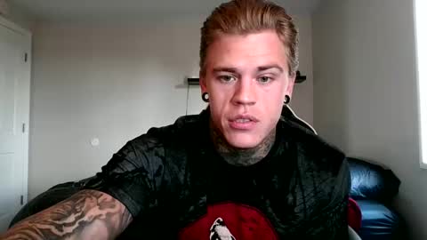 Snapshot of tatteddaddy9000 chatting on 09.26.25 D-Man online show from 09.26.25