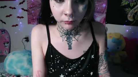 Snapshot of tattedthickandpretty chatting on 01.06.25 TattedThickandPretty online show from 01.06.25