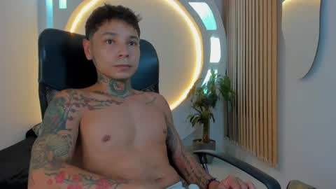 Snapshot of tattokoi chatting on 01.19.25 tattokoi online show from 01.19.25