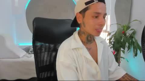 Snapshot of tattokoi chatting on 03.08.25 tattokoi online show from 03.08.25
