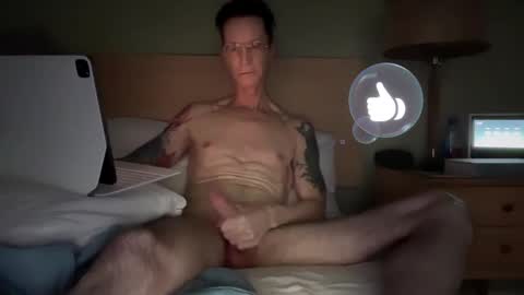 Snapshot of tattooed_love_boy chatting on 01.18.25 tattooed love boy online show from 01.18.25