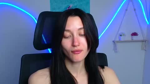 Snapshot of tayavibe chatting on 04.28.26 Taya online show from 04.28.26