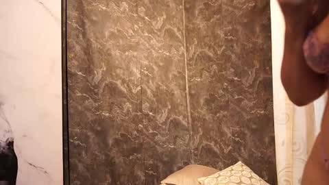 Teylor  Kim online show from 10.21.25