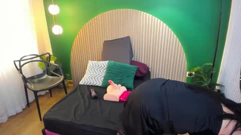 Snapshot of taylor_bennet chatting on 10.07.25 Taylor Bennet online show from 10.07.25