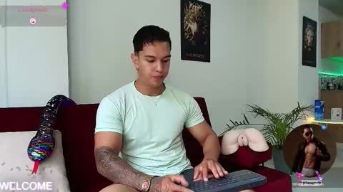 Snapshot of taylor_johnn chatting on 09.26.25 Penagos zz    online show from 09.26.25