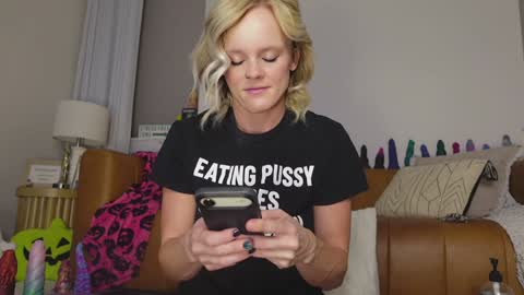 Snapshot of taylor_love_303 chatting on 10.24.25 Taylor --  online show from 10.24.25