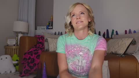 Snapshot of taylor_love_303 chatting on 10.26.25 Taylor --  online show from 10.26.25