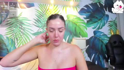 Snapshot of taylor_sweet_605214 chatting on 12.16.25 Taylor Sweet online show from 12.16.25