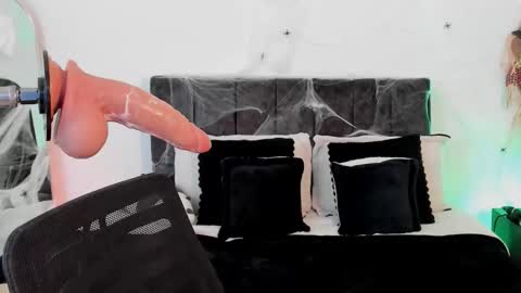 Taylor online show from 10.24.25