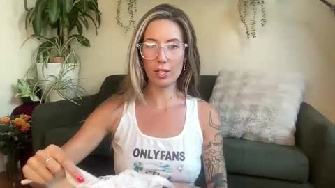 Snapshot of taylorslittlekingdom chatting on 01.12.26 Taylor online show from 01.12.26