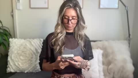 Snapshot of taylorslittlekingdom chatting on 02.26.26 Taylor online show from 02.26.26