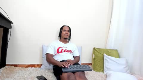 Snapshot of taysonysasha chatting on 10.10.25 ask for cum online show from 10.10.25