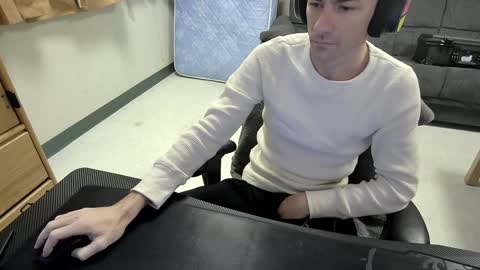 Snapshot of tbone_93 chatting on 12.08.24 Tbone online show from 12.08.24