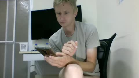 Snapshot of tcute0 chatting on 10.05.25 tcute0 online show from 10.05.25