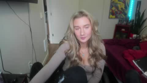 Snapshot of teamtragic chatting on 01.10.25 Katy online show from 01.10.25