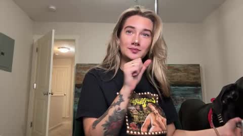 Snapshot of teamtragic chatting on 10.11.25 Katy online show from 10.11.25