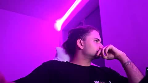 Snapshot of teasenova chatting on 10.11.25 Vlad online show from 10.11.25