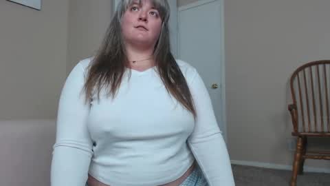 Snapshot of teases chatting on 02.05.25 teases online show from 02.05.25