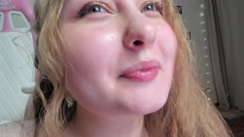 Snapshot of teeencutee chatting on 02.02.25 Monika --------------2 stream 700 GMT day online show from 02.02.25