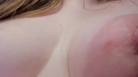 Snapshot of teeencutee chatting on 02.08.25 Monika --------------2 stream 700 GMT day online show from 02.08.25