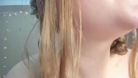 Snapshot of teeencutee chatting on 02.09.25 Monika --------------2 stream 700 GMT day online show from 02.09.25