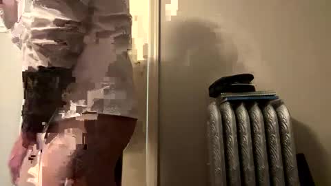 Snapshot of teejm chatting on 09.26.25 Twizzler online show from 09.26.25