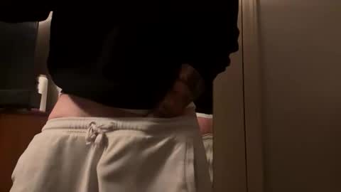 Snapshot of teejm chatting on 10.10.25 Twizzler online show from 10.10.25