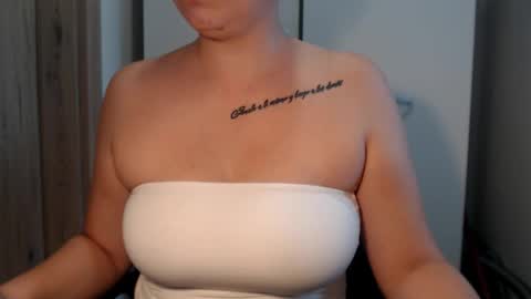 Snapshot of teeyara_ chatting on 09.24.25 Teeyara online show from 09.24.25