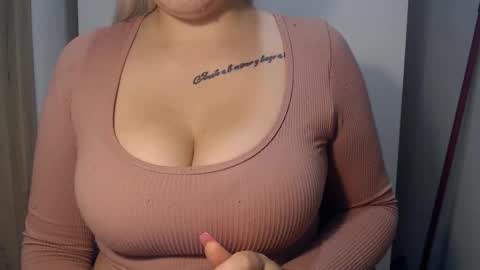 Snapshot of teeyara_ chatting on 09.27.25 Teeyara online show from 09.27.25