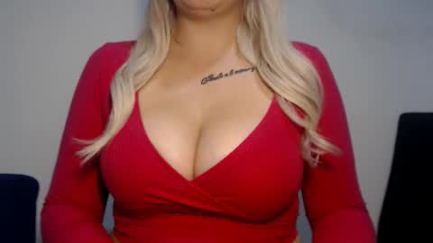 Snapshot of teeyara_ chatting on 10.12.25 Teeyara online show from 10.12.25