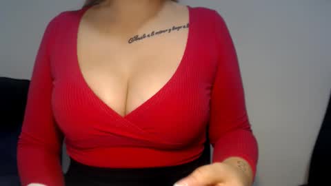 Snapshot of teeyara_ chatting on 10.14.25 Teeyara online show from 10.14.25