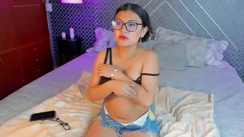 Snapshot of teffa_bloom chatting on 11.10.25 Teffa online show from 11.10.25