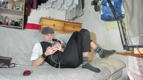 Snapshot of telepaticman chatting on 12.22.24 Virg Lszl online show from 12.22.24