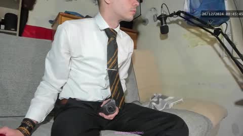 Snapshot of telepaticman chatting on 12.26.24 Virg Lszl online show from 12.26.24